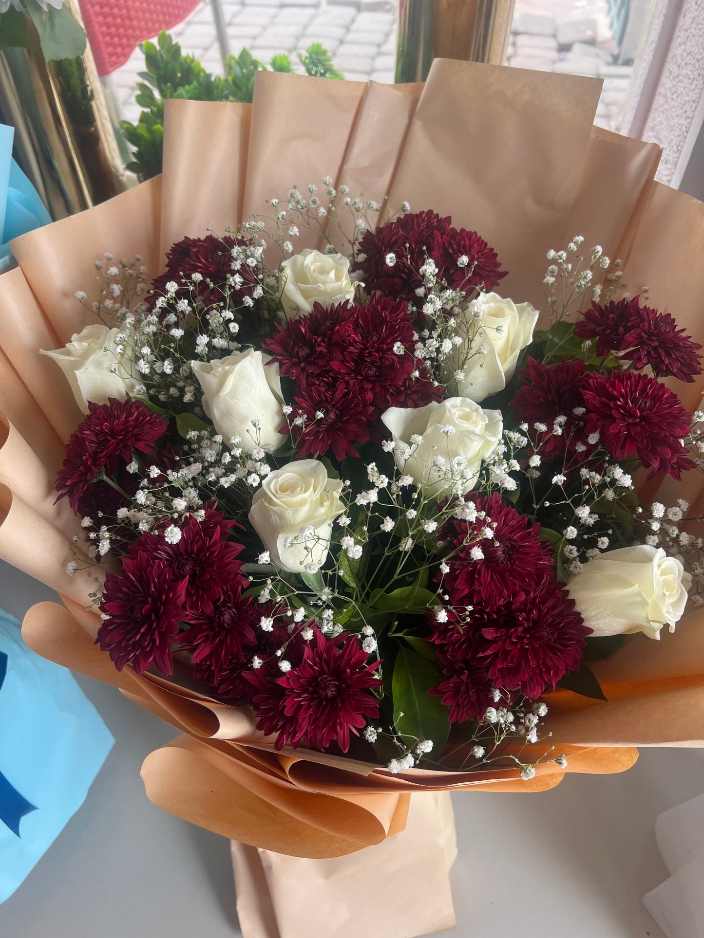 Luxury White Rose and Red Chrysanthemum Bouquet – Elegant Peach Sheet Design